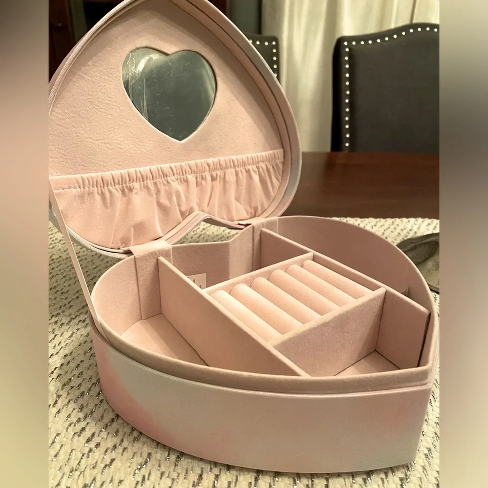NWT! Jewelry box in pastel tones. Lined interior, mirror. Gorgeous heart-shaped.